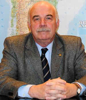 carlos_casamiquela.jpg (21965 bytes)