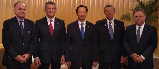 etchevehere-china-11-2018.JPG (22535 bytes)