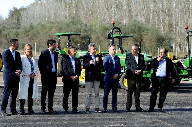 macri-sanluis-021017.JPG (89829 bytes)
