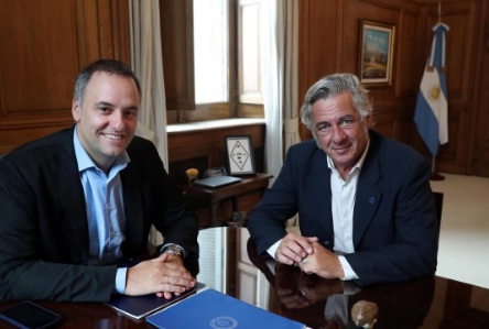 adorni-pino.jpg (42687 bytes)