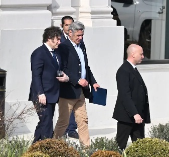 milei-rural-enlace-2025-2.jpg (44977 bytes)
